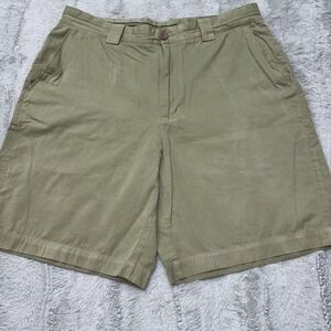 IZOD XFG Shorts Mens 32 Green Flat Front Chino Poly Blend Golf  Casual
